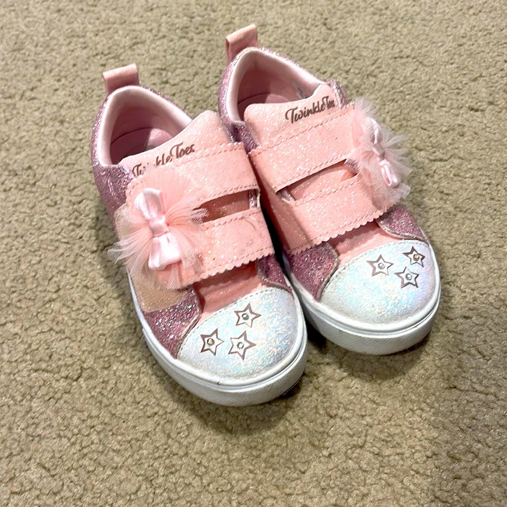 Sparkle bow sketchers